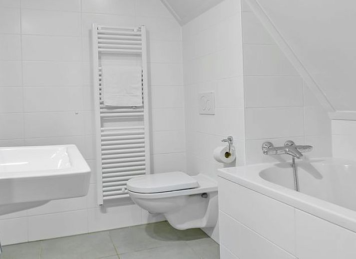 Guest house 670847 - Bungalow Groene hart - De Reeuwijkse Plassen | 2-persoons waterwoning | 2L