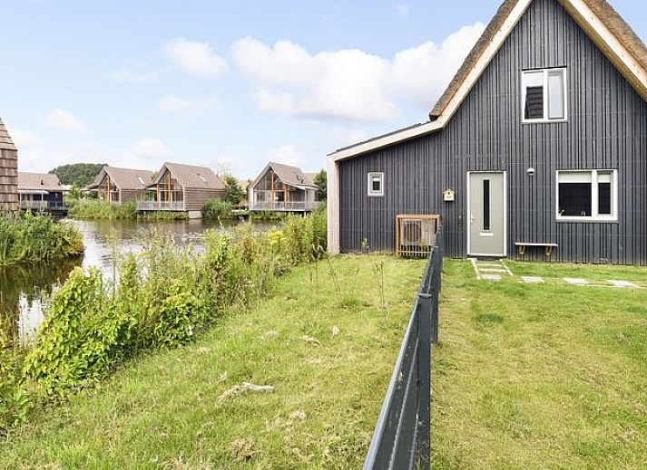 Buitenkant van De Reeuwijkse Plassen 8-persoons kinderwoning, vakantiehuis aan het water in Reeuwijk, Zuid-Holland.