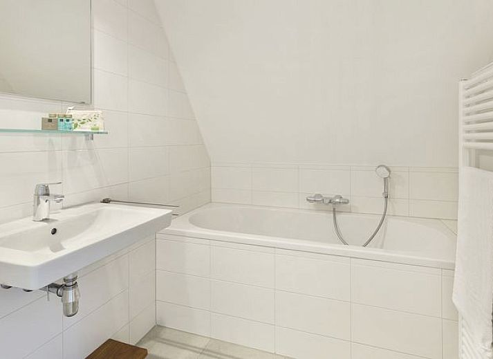 Moderne woonkamer met uitzicht in De Reeuwijkse Plassen 8-persoons kinderwoning, vakantiehuis in Groene hart, Zuid-Holland.
