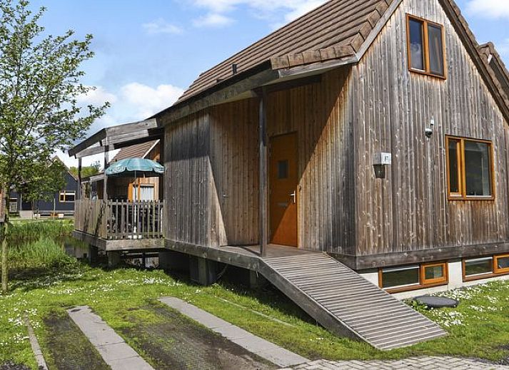 Guest house 670851 • Bungalow Groene hart • De Reeuwijkse Plassen | 8-persoons waterwoning | 8C1