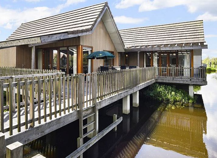 Guest house 670855 • Bungalow Groene hart • De Reeuwijkse Plassen | 20-persoons waterwoning - Wijk en Wo