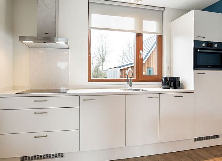 Guest house 670856 - Bungalow Groene hart - De Reeuwijkse Plassen | 6-persoons waterwoning | 6C2