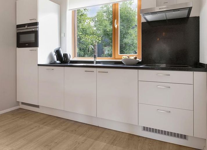Guest house 670856 - Bungalow Groene hart - De Reeuwijkse Plassen | 6-persoons waterwoning | 6C2