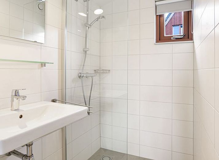 Guest house 670856 - Bungalow Groene hart - De Reeuwijkse Plassen | 6-persoons waterwoning | 6C2