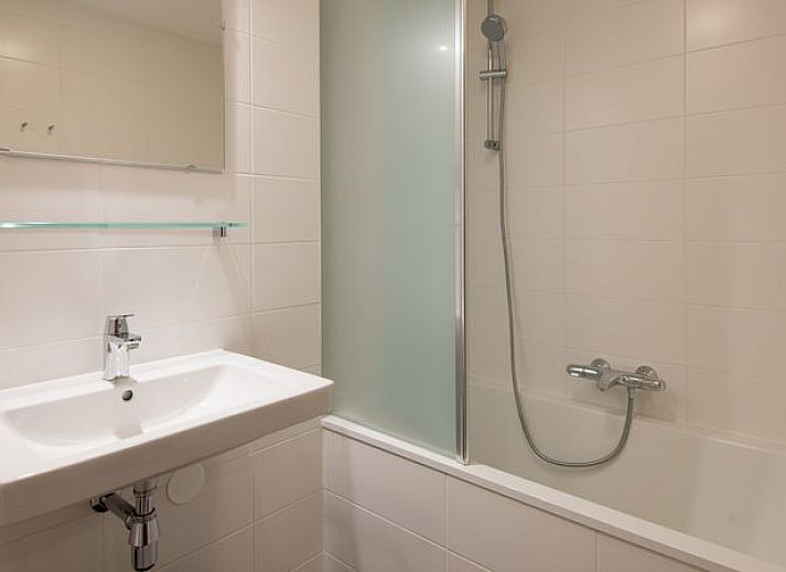 Guest house 670856 - Bungalow Groene hart - De Reeuwijkse Plassen | 6-persoons waterwoning | 6C2