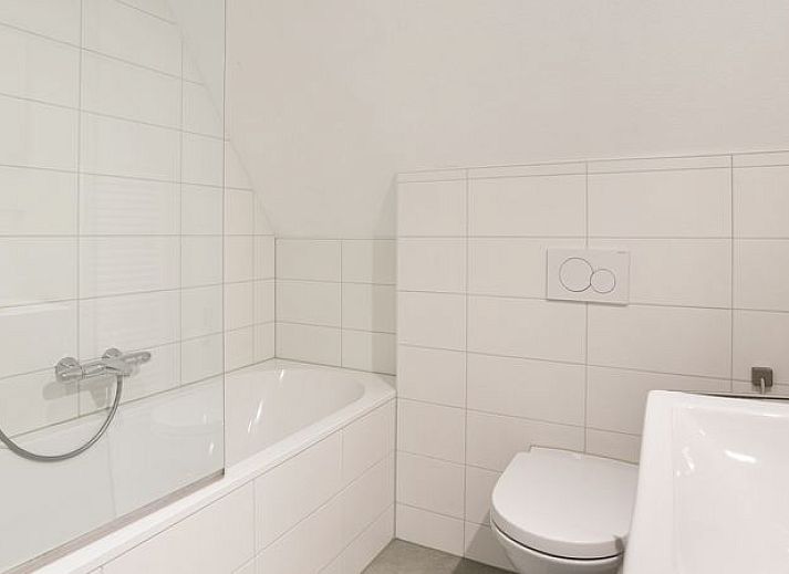 Guest house 670856 - Bungalow Groene hart - De Reeuwijkse Plassen | 6-persoons waterwoning | 6C2