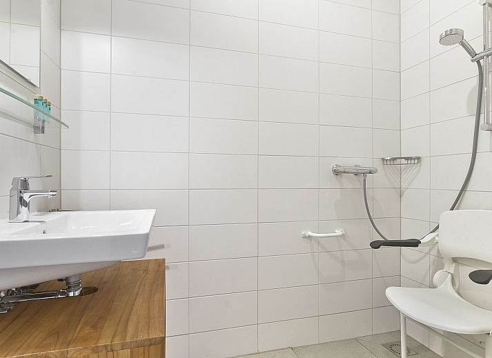 Verblijf 670874 - Bungalow Groene hart - De Reeuwijkse Plassen | 10-persoons waterwoning - De Venen |