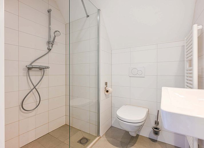 Vacation home in Reeuwijk, Green Heart, South Holland overlooking a quiet pond.