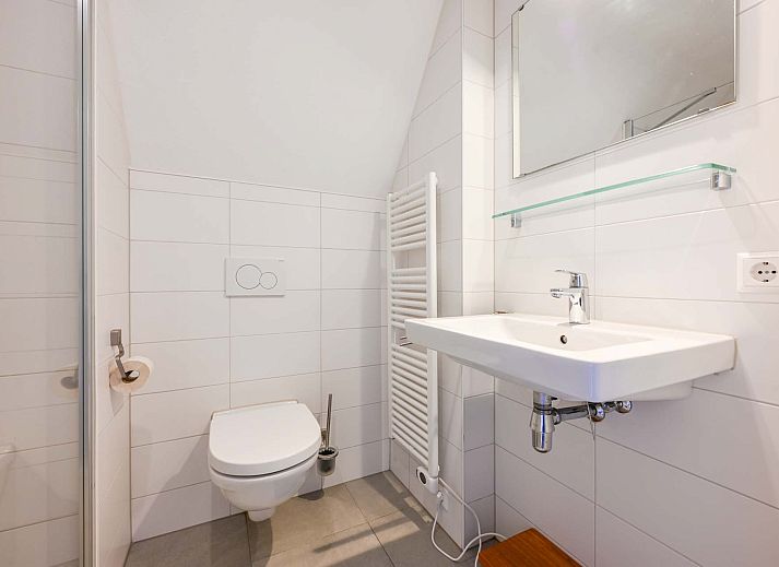 Vacation home in Reeuwijk, Green Heart, South Holland overlooking a quiet pond.