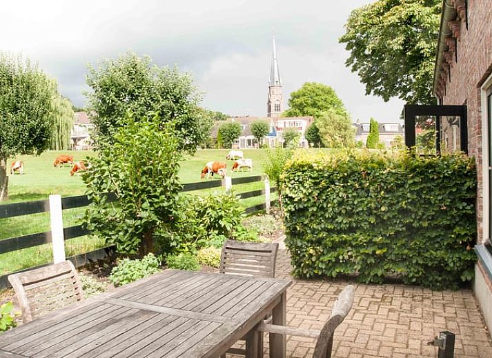 Vacation home in Nieuwveen surrounded by grazing cows in the Green Heart of South Holland.