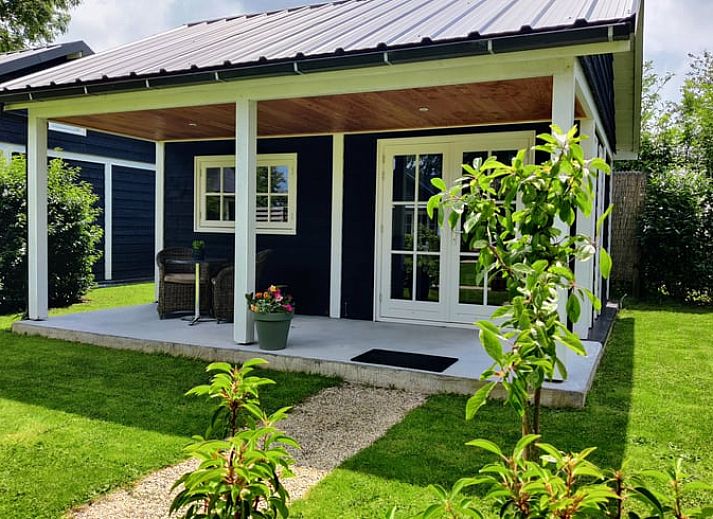 Offene Tueren zum Garten in Cottage in Nieuwveen, Ferienhaus in Green Heart, Suedholland.