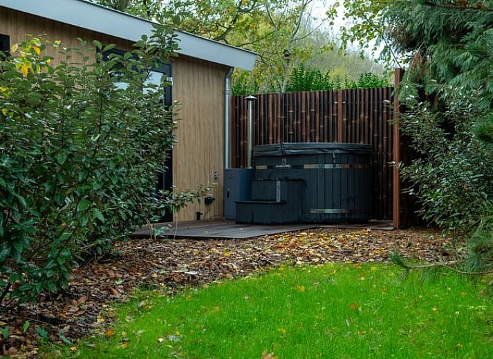 Ferienhaus in Alphen aan den Rijn, direkt am Wasser im Gruenen Herzen gelegen. Geniessen Sie die ruhige Natur und die friedliche Umgebung.