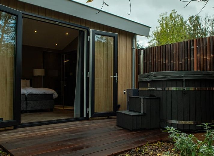 Ferienhaus in Alphen aan den Rijn, direkt am Wasser im Gruenen Herzen gelegen. Geniessen Sie die ruhige Natur und die friedliche Umgebung.