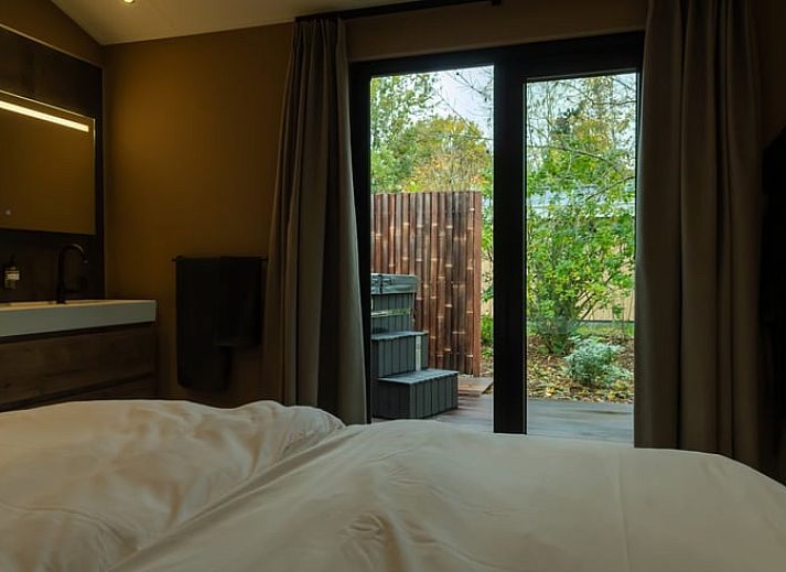 Geniessen Sie die Ruhe am Wasser im Ferienhaus in Alphen aan den Rijn, das im gruenen Herzen von Suedholland liegt.