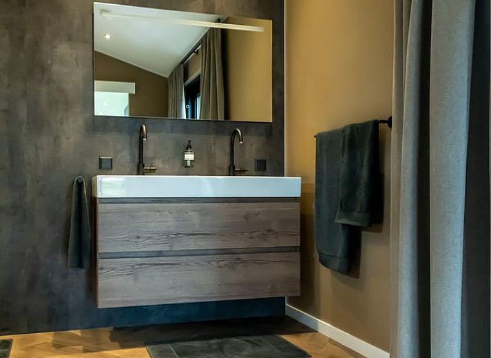 Geniessen Sie die Ruhe am Wasser im Ferienhaus in Alphen aan den Rijn, das im gruenen Herzen von Suedholland liegt.