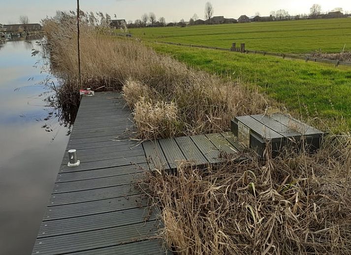 Rustgevend uitzicht op de omgeving van Vakantiehuis in Woerdense Verlaat met ochtendnevel.
