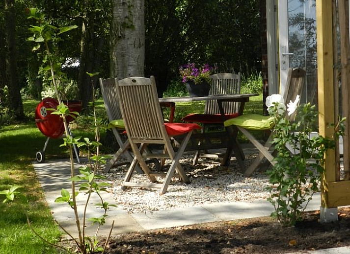 Geniet van de groene tuin bij Vakantiehuis in Hazerswoude Dorp in Zuid-Holland.