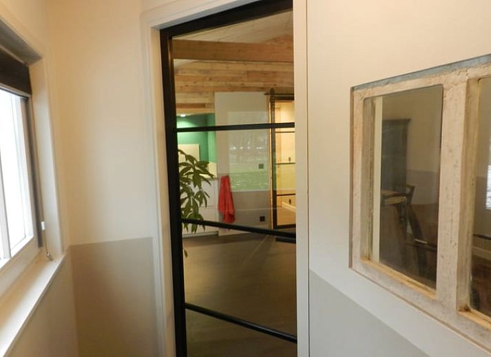 Geniet van de groene tuin bij Vakantiehuis in Hazerswoude Dorp in Zuid-Holland.