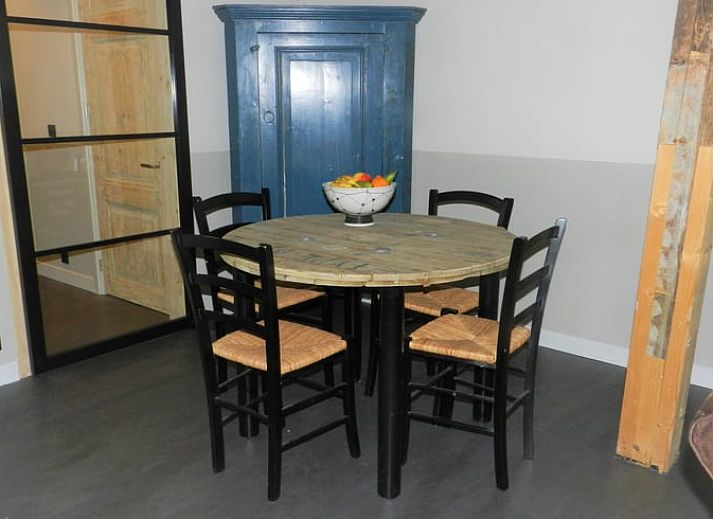 Geniet van de groene tuin bij Vakantiehuis in Hazerswoude Dorp in Zuid-Holland.