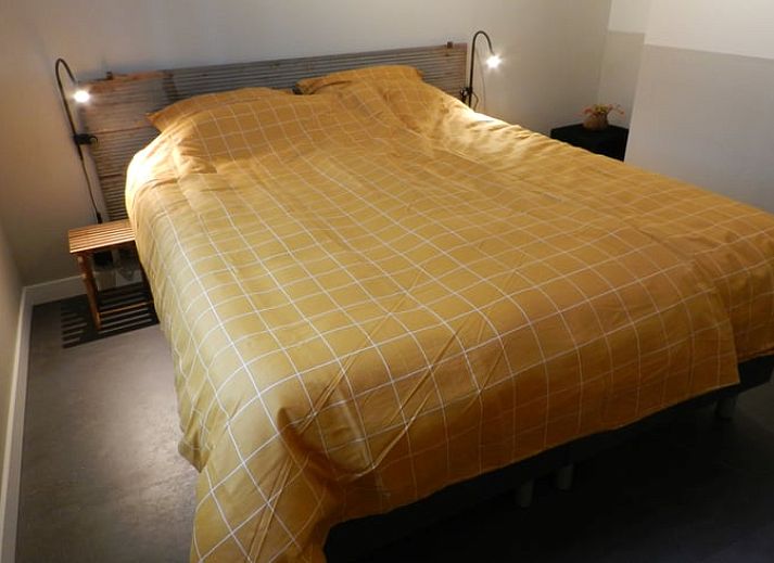 Zomerse buitenruimte bij Vakantiehuis in Hazerswoude Dorp, omringd door natuur.