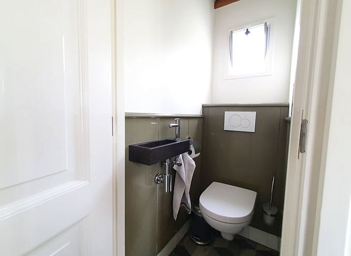 Aussenansicht des Hauses in Haastrecht, Ferienunterkunft im Gruenen Herzen, umgeben von Natur und Ruhe.