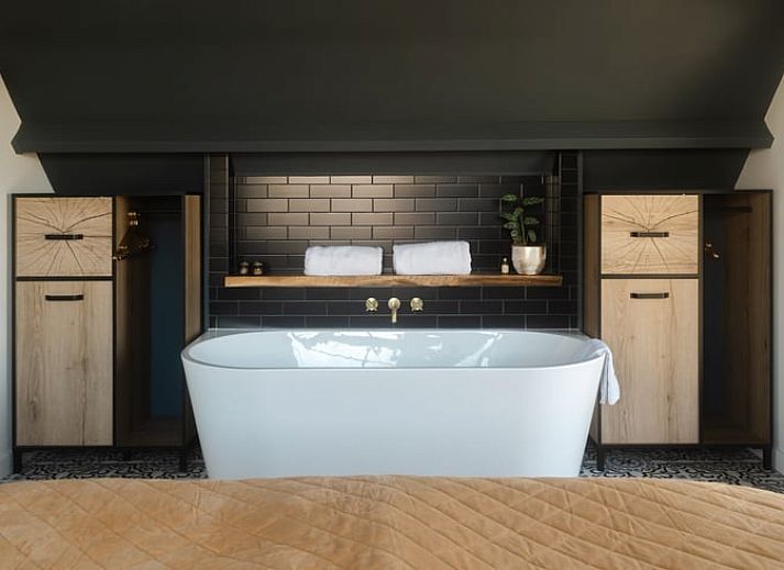 Modernes Wohnzimmer in Cottage in Bodegraven, Ferienhaus im Gruenen Herzen.