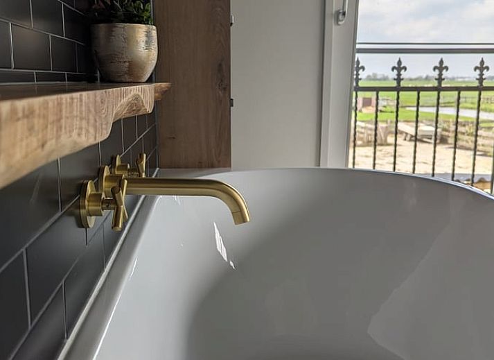 Modernes Wohnzimmer in Cottage in Bodegraven, Ferienhaus im Gruenen Herzen.