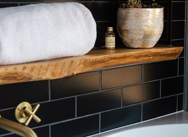 Modernes Wohnzimmer in Cottage in Bodegraven, Ferienhaus im Gruenen Herzen.