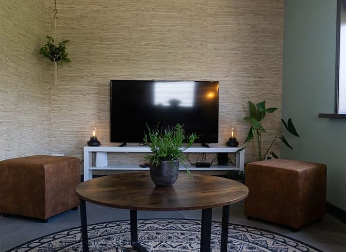 Vakantiehuisje in Bodegraven met zonnige veranda, ideaal voor ontspanning in het Groene Hart van Zuid-Holland.