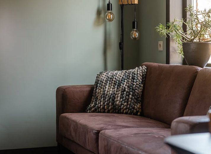 Vakantiehuisje in Bodegraven met zonnige veranda, ideaal voor ontspanning in het Groene Hart van Zuid-Holland.