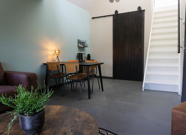 Vakantiehuisje in Bodegraven met zonnige veranda, ideaal voor ontspanning in het Groene Hart van Zuid-Holland.