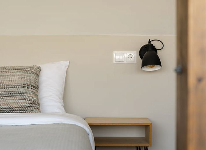 Gezellige woonkamer in Vakantiehuisje in Bodegraven, perfect voor ontspanning in het Groene Hart van Zuid-Holland.