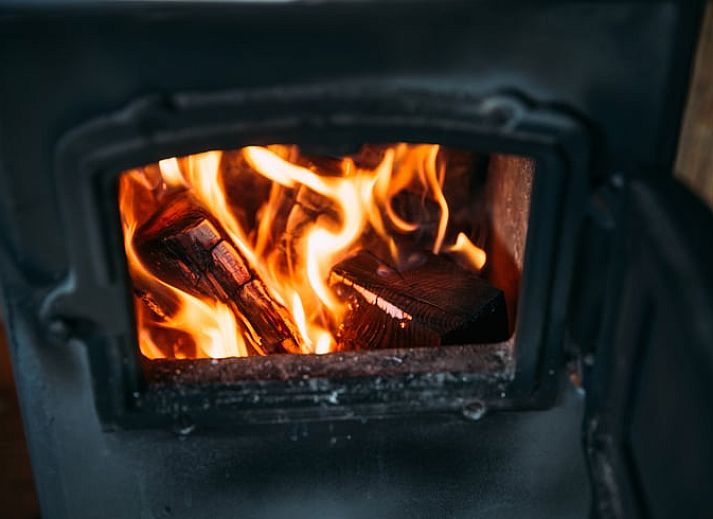 Geniet van het landelijke uitzicht bij Vakantiehuisje in Aarlanderveen, Zuid-Holland. Ontspan aan de picknicktafel te midden van de natuur.