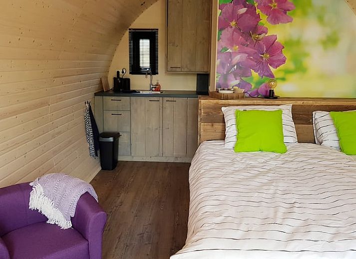 Cottage in Boskoop, waterfront vacation home in the Green Heart, South Holland.