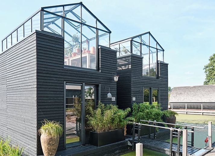 Ferienhaus in Boskoop Ferienhaus mit moderner Architektur in Green Heart, Suedholland.