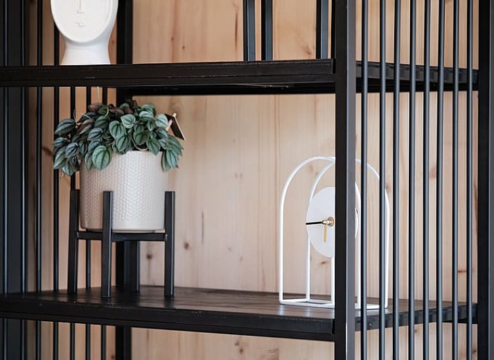 Gemuetliches Wohnzimmer in Cottage in Boskoop Ferienhaus mit Blick auf die Natur, Suedholland.