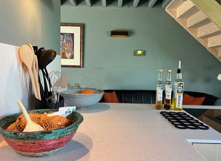 Vacation cottage in North, Green Heart, South Holland with flowering garden and terrace for a relaxing stay in nature.