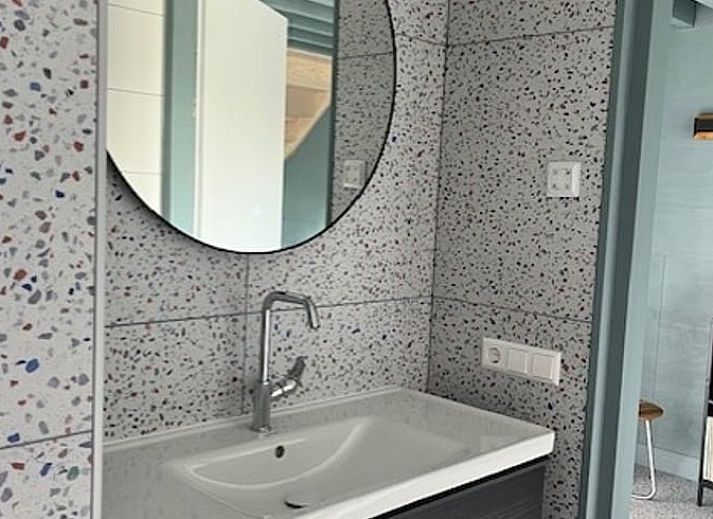 Enjoy the tranquility at Holiday Home in Noorden, South Holland, with a beautiful terrace and green surroundings in the Green Heart.