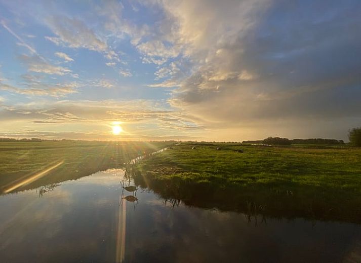 Geniet van een gezellige buitenkeuken bij Vakantiehuis in Gouderak, perfect gelegen in het Groene Hart van Zuid-Holland.