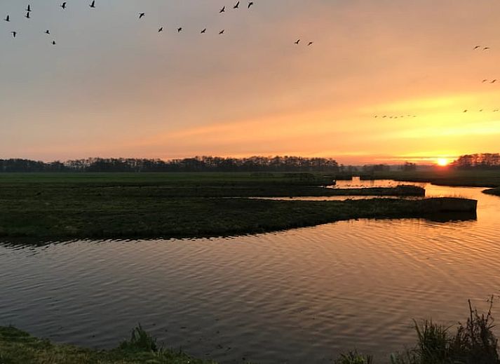 Geniet van een gezellige buitenkeuken bij Vakantiehuis in Gouderak, perfect gelegen in het Groene Hart van Zuid-Holland.