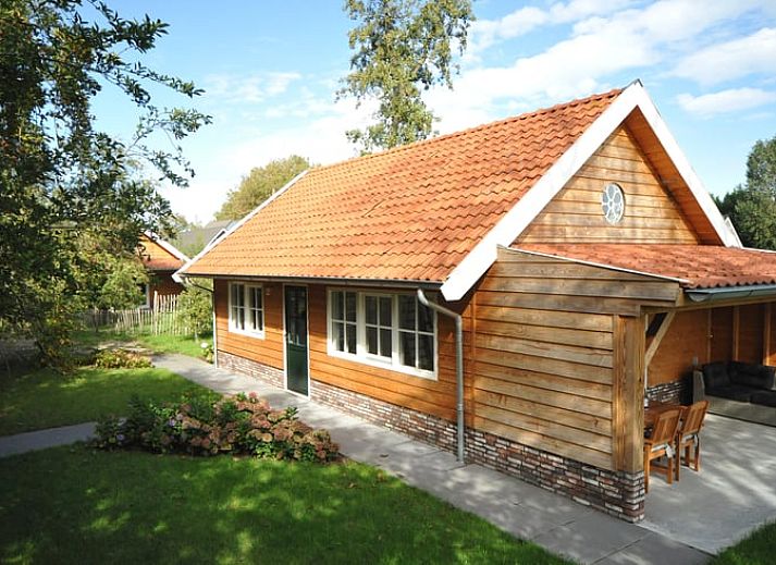 Vacation home in Hazerswoude-Rijndijk, located in the Green Heart of South Holland, with a charming wooden facade and inviting terrace.