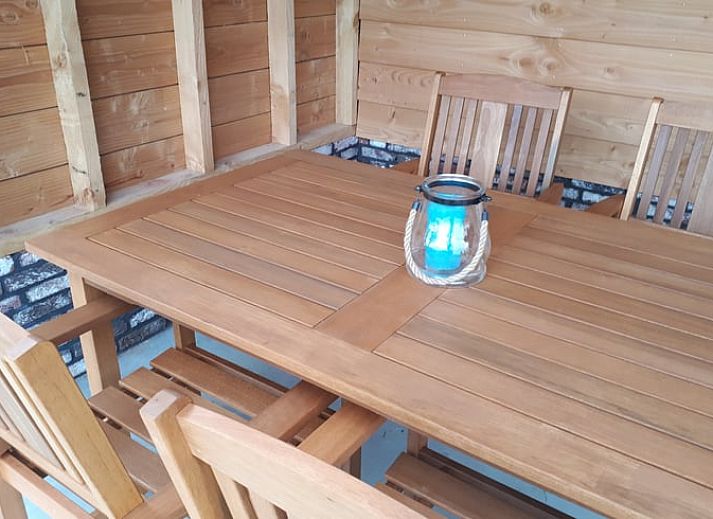 Vacation home in Hazerswoude-Rijndijk with wooden veranda and garden view, located in the Green Heart of South Holland.