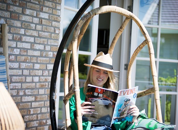 Winterse charme bij Bungalow type Cypres XS in Noordwijk, Noordzeekust, Zuid-Holland met besneeuwd landschap.
