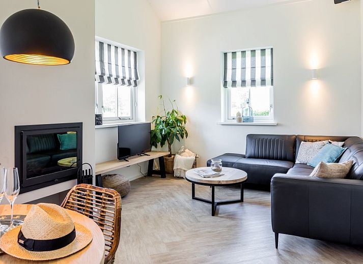 Winterse charme bij Bungalow type Cypres XS in Noordwijk, Noordzeekust, Zuid-Holland met besneeuwd landschap.