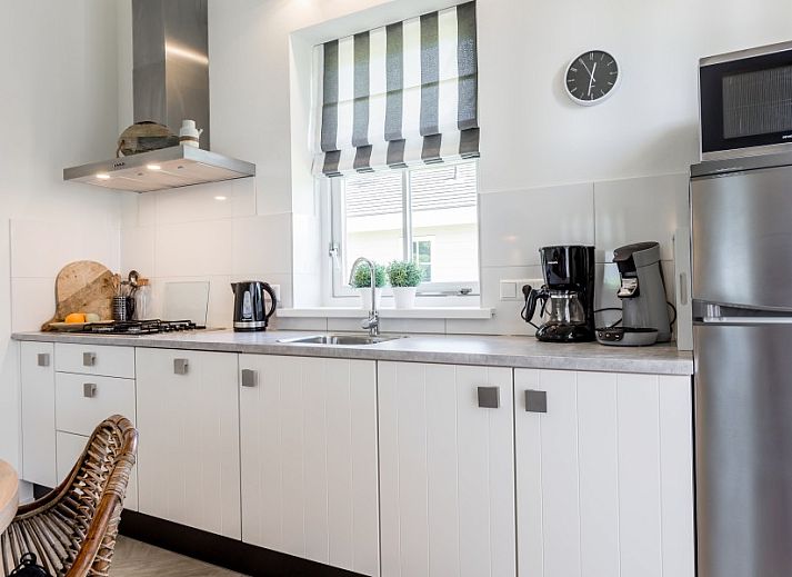 Winterse charme bij Bungalow type Cypres XS in Noordwijk, Noordzeekust, Zuid-Holland met besneeuwd landschap.