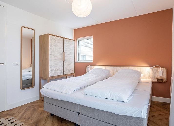 Cozy dining room in Holiday home Pieper Luxe, Noordwijk, overlooking the garden on the North Sea coast