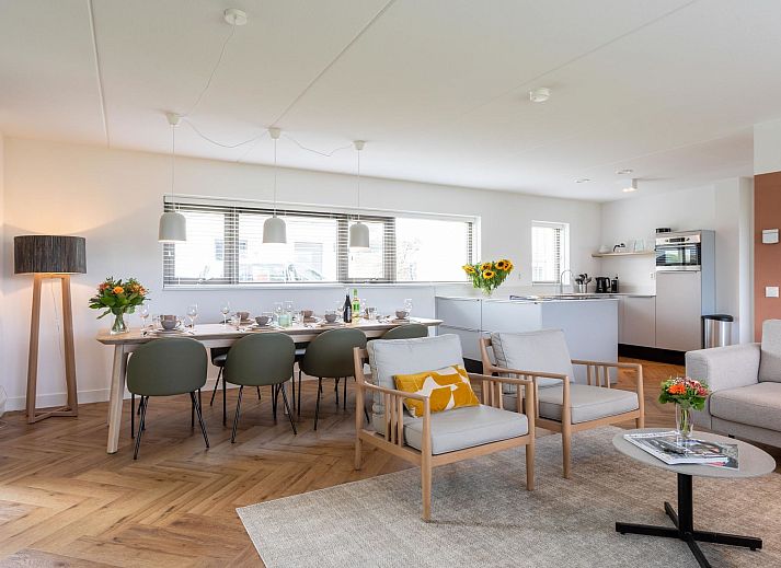 Cozy dining room in Holiday home Pieper Luxe, Noordwijk, overlooking the garden on the North Sea coast