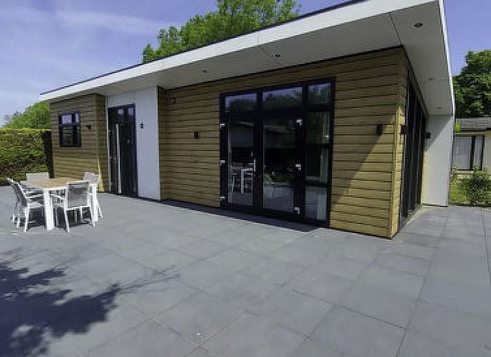 Fietsers genieten van de duinen nabij Vakantiehuis Deluxe 4 personen Sauna in Noordwijk, Zuid-Holland.