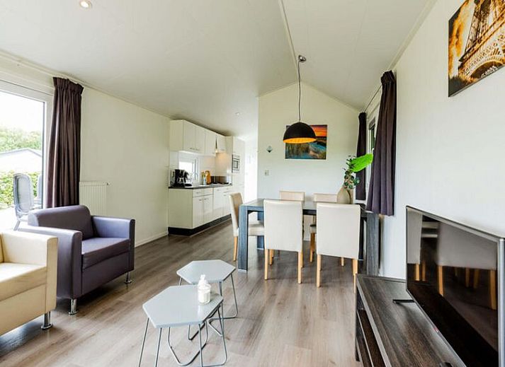 Luchtfoto van Vakantiehuis Comfort 5 personen in Noordwijk, omgeven door natuur en duinen, Noordzeekust.