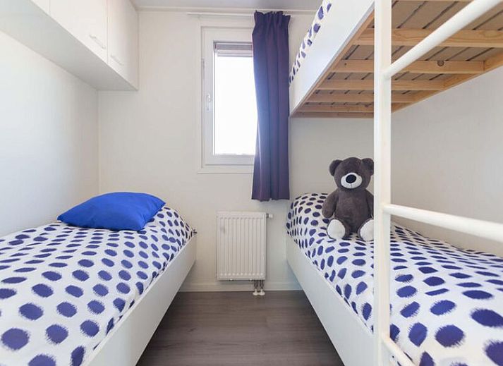 Gezellige woonkamer in Vakantiehuis Comfort 5 personen, Noordwijk, met uitzicht op de Noordzeekust.